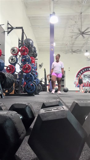 2 weeks till race day 👏🏾👏🏾👏🏾 #hyroxhouston #strongmom #f45mortonranch #postpartumfitness