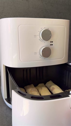 Pork Spring Rolls in the Air Fryer 🫔🔥 These are loaded with flavour and ready in no time thanks to the trusty air fryer. CheatMeats' recipe below ⬇️ Add 500g of Linley Valley Pork mince to a large mixing bowl with 1/2 grated shallot, 1/2 finely diced red chilli, 3 cloves minced garlic, 1 grated carrot, 1 finely chopped spring onion and 1 cup chopped white cabbage Add 1/3 cup soy sauce, 1 tsp garlic powder, 1 tsp onion powder, 1/2 tsp ground ginger, 1/2 tsp white pepper and 1/2 tsp Chinese five