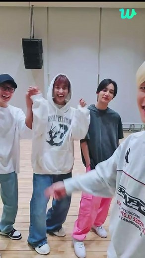 セブチではこどもの日＝ディノの日らしい #seventeen #セブンティーン #セブチ #エスクプス #ジョンハン #ジョシュア #ジュン #ホシ #ウォヌ #ウジ #ディエイト #ミンギュ #ドギョム #スングァン #バーノン #ディノ #カラット #セブチ面白い #おすすめ