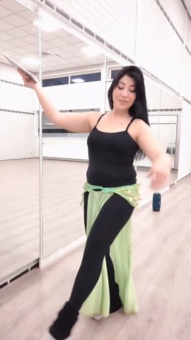 SalomeDance on Instagram: "Raghse Arabi, kick &drop #raghsearabi #bellydance #raghs_irani #raghseirani #raghs_irani #ragheirooni #raghsfarsi #arabicdancer #rakssharki #shimmy #shakira"