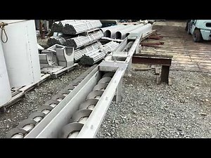 中間軸受を使用したスクリューコンベヤ