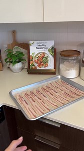 It’s a crunchy bacon kind of morning. 🥓 And this is the best way to cook it! Also, anyone else save their leftover bacon grease? | Downshiftology