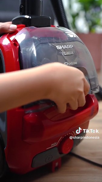 Bersihkan Rumah dengan Sharp Vacuum Cleaner!