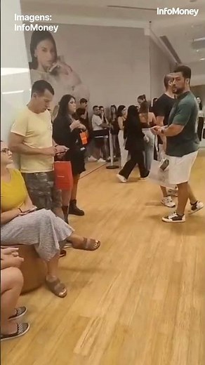 Bershka, da mesma dona da Zara, tem fila no 1º domingo em SP