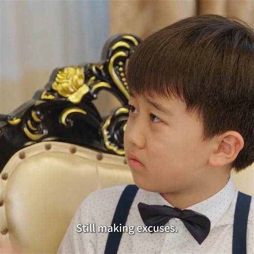 💖A child deliberately released a cockroach as a prank, and Cinderella cleverly responded 💖小孩故意恶作剧放蟑螂，灰姑娘巧妙应对 📺Drama：无法抗拒谎言Liars in Love 🤗Welcome to click and watch🙌 #LiarsinLove #无法抗拒谎言 | 甜宠放映室