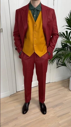 How to dress like The Joker 🃏#menswear #joker menssuit #redsuit #halloween #halloweenoutfit