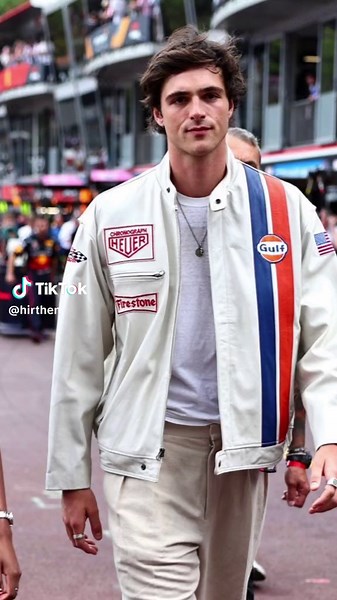 Outfits de Jacob Elordi: Probando 3 Looks Icónicos