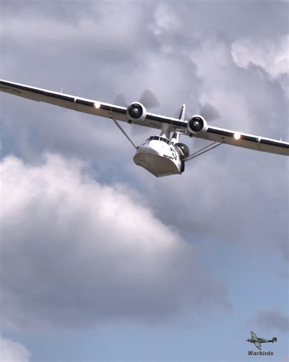 The legendary PBY Catalina “Miss Pickup” approaches and roars right over my head at the Airshow Gelnhausen. This iconic WWII flying boat will also be part of the Shuttleworth Season Opening 2026 — one of the few chances to see and hear this historic aircraft in action. Pure aviation magic in one low pass ✈️ #PBYCatalina #MissPickup #FlyingBoat #Warbirds #AviationHistory | Warbirds