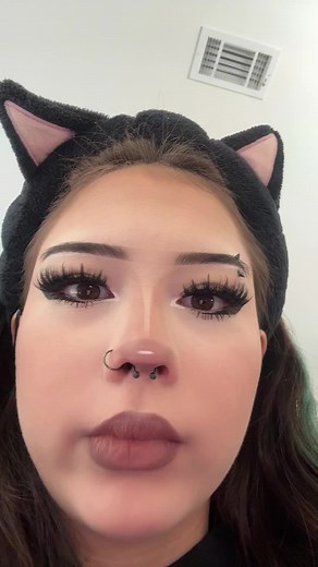 em ma (@elm0zwrldspam)’s video of emma makeup tutorial