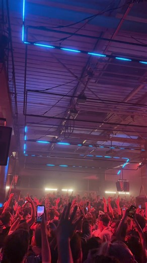 Mau P took over lofi all night ⚡ Insane energy, packed dancefloor, heavy sound from start to finish. Already need a replay 🙌🙌 @Mau P #maup #amsterdam #allnightlong #vibe #energy