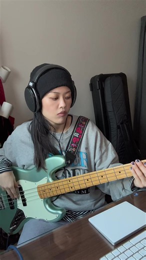 Bass Feel or Not? Fender Bass Reaction at 0:24