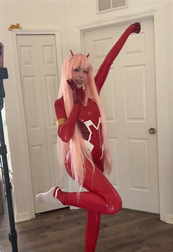 zero twoooooo #zerotwo #zerotwocosplay #cosplaydance #darlinginthefraxx #fyp
