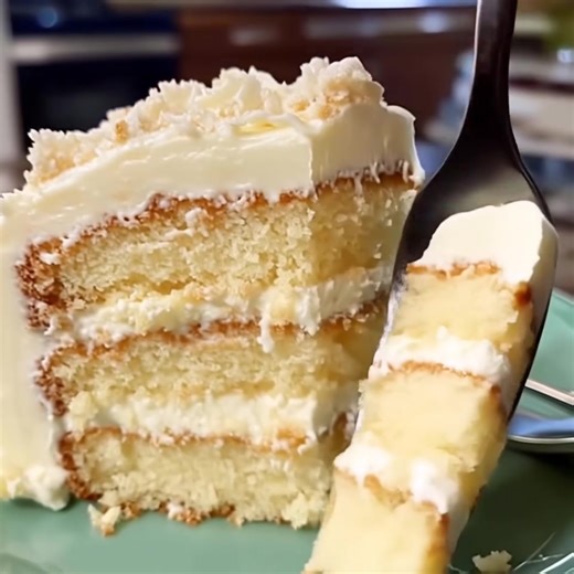 This was my nana's all-time favorite cake! Now I know why. Full recipe 👇 💬 | Old fashioned recipe