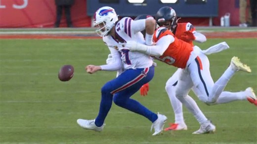 Broncos force fumble, kick field goal in final seconds of half