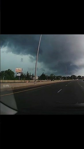 What is it like driving into a giant thunderstorm? How to survive a storm? #drivesafe #thunderstorm