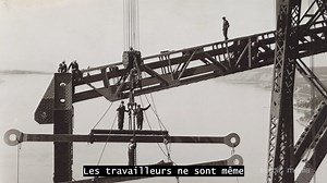 1907 : le pont de Québec s’effondre, causant la mort de 76 ouvriers. Perchés à des dizaines de mètres de hauteur, ces derniers n’avaient aucun équipement de sécurité pour se protéger 😱 Encore aujourd’hui, les chutes de hauteur sont trop fréquentes et souvent létales. Pour éviter ces tragédies, les scientifiques perfectionnent les équipements comme les harnais de sécurité et les garde-corps. Parlons job, 7 courts épisodes sur l'histoire de la santé et sécurité au travail, à voir sur savoir.media