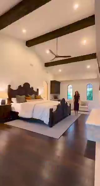 Very few billionaire mansions in the world live like this. Luxury Real Estate meets Aviation at the highest level for just $16M.