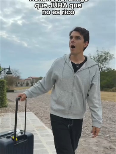 Visitando a tu amigo que jura no ser rico