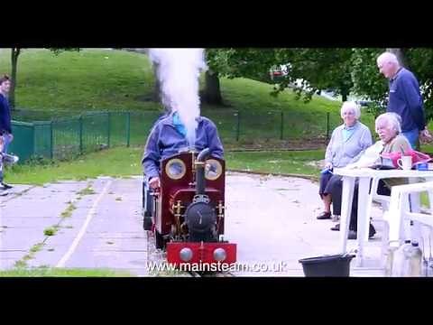 MINIATURE STEAM IN THORNES PARK - WAKEFIELD - UK