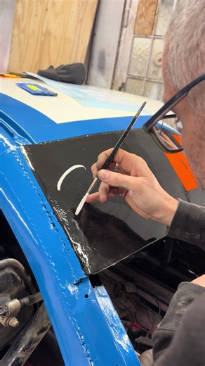 Expert Hand-Painted Signwriting Techniques for Artists