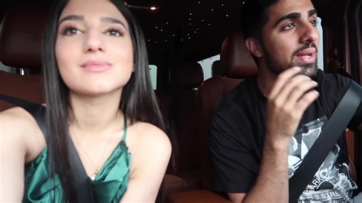 新一期movlog mo看到了别人亲narins的照片。。。