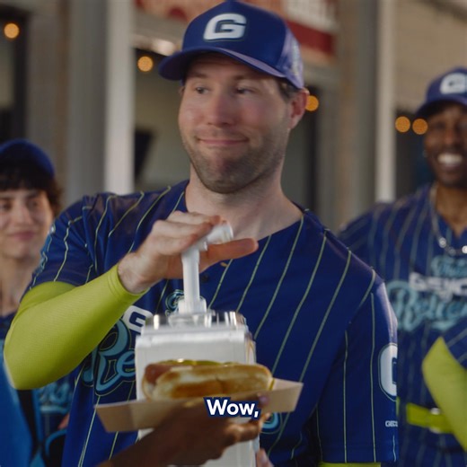 Ready to help 24/7 with that mustard-less dog or that empty tank that has you stranded on the side of the road. 🌭 🚙 ⚠️ | GEICO