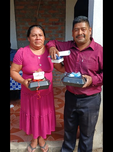 📍Flor de Grijalva. Son los mejores padres que Dios me pudo haber dado, gracias por llevarme por el camino del Dios y jacer de nosotros buenos hijos. Muchas felicidades por sus matrimonio cristiano. De parte de su hijo desde la distancia.