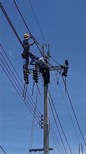 Two Utility Linemen Working on a Power Pole! | Real Linework #UtilityLineman #Lineworker #PowerLines
