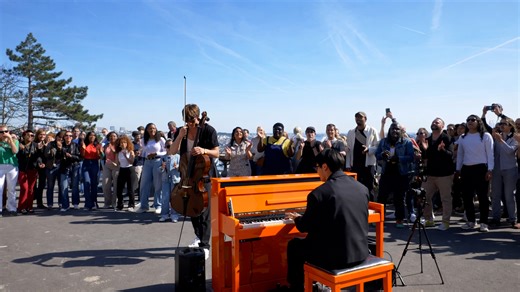 Unexpected flashmob creates a moment in Paris