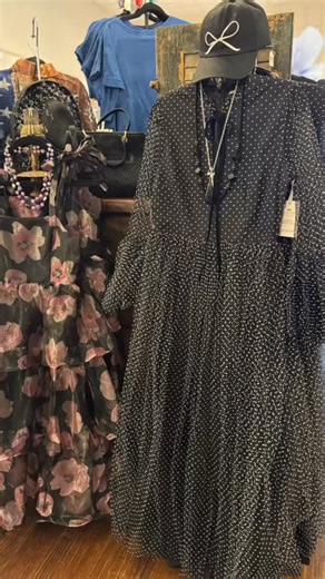 Spring dreams are made of florals, polka dots and tulle🌷 Both of these dress are so precious! Floral dress Small-Large Polka a dot dress Small-Large Hat available black, cream, pink, and navy Jewelry vintage only one each | Helen Foxx and Co