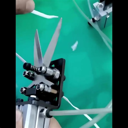 Precision in action ⚙️✂️ Here’s a closer look at a pneumatic cutting setup designed for clean, consistent tubing cuts. In automated environments, small optimizations like controlled blade movement, stable mounting, and precise air regulation make a big difference in: • Cut accuracy • Material waste reduction • Operator safety • Production efficiency Whether you’re working in manufacturing, assembly, or process engineering, reliable cutting mechanisms are essential for maintaining quality standar