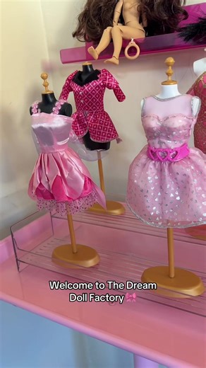 @ The Dream Doll Factory 💗 on instagram is a creative, interactive doll customization studio based in Los Angeles. Customers—kids, parents, collectors, and creatives—book appointments to design and glam their own dolls. The studio offers two main packages (Basic and premium), retail doll accessories, birthday/event packages, and website sales will be available in the future ! Our goal is to become LA’s cutest, most Instagrammable doll-making experience. #blythedollworkshop #dollworkshp #dollcus