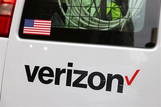 Is Verizon down? Customers across US report problems with wireless service