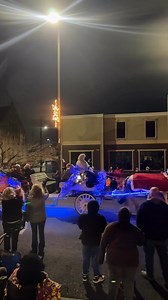 May we all have as much Christmas spirit as the little girl in pink 🤣 | Make