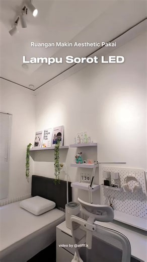 Lampu sorot LED rel track ini bikin pencahayaan diruangan makin aesthetic dan dapat dijadikan buat lampu spotlight 💡 Aku pakai satu set 3 lampu 60 watt warna warm light ✨ #lampusorot #lampurelltrack #lampusorotled #lampuspotlight #spotlight