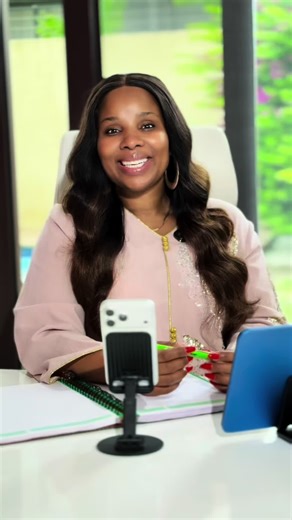 2026 começou oficialmente no modo trabalho. Mas que não seja só sobre sair cedo, voltar cansado e viver no automático. Trabalhem para crescer, sim. Mas não ao ponto de se perderem um do outro. Nenhum sucesso profissional compensa um lar em silêncio. Nenhum dinheiro sustenta um casamento sem diálogo. Que Allah seja o centro das decisões, que o respeito seja diário e que o amor continue a ser uma escolha consciente. O casamento também precisa de agenda. Bom trabalho, casais. Que 2026 seja um ano d