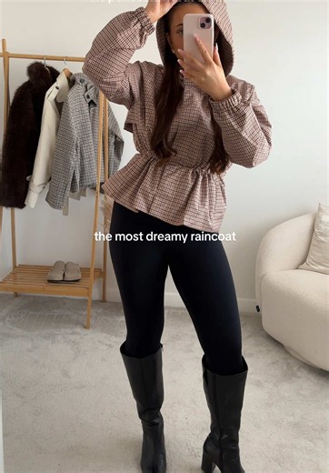 the perfect raincoat wow 🤍 so flattering! & no ruined hair👏🏼 wearing size M as a uk 10-12, I would recommend sizing up if between sizes #puffit #raincoat