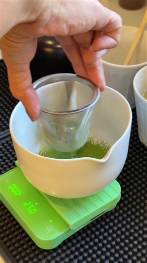Iced matcha latte, made slow — because good matcha deserves a proper ritual. Watch how we prepare a café-style iced matcha latte from scratch — vibrant green matcha, properly whisked, poured over ice, and finished with creamy milk for a smooth, balanced drink. This isn’t just about aesthetics. It’s about: •\tUsing high-quality ceremonial grade matcha •\tProper whisking for smooth texture •\tAchieving the right balance between matcha and milk Perfect for matcha lovers, café owners, and anyone lea
