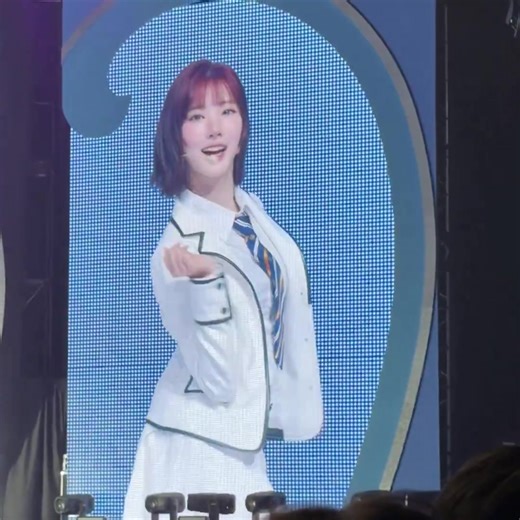 Jiwoo's Energetic Dance to AOA's 'Short Hair'