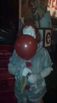 Pennywise Halloween 2017 Balloon scene