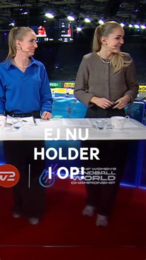 Grineflip i studiet 😂 Sofie Bæk vidste ikke helt, hvorfor hun fik et spørgsmål til styrketræning 💪 | TV 2 Håndbold