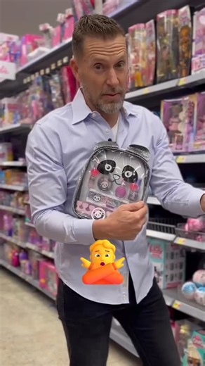 Warren Phillips on Instagram: "Children’s makeup is TOXIC! 💄☠️ Here’s why: 👉 Research shows that much of children’s makeup contain hormone disruption chemicals and heavy metals. Culprits include: ✨Body Glitter 🎨Face Paint 💅🏻Nail Polish 💄Lip Gloss 🧴Fragrances Many of the chemicals used in children’s makeup products have been linked to potential health problems like hormone disruption, neurodegenerative diseases, and even c$ncer. Here’s the bottom line: ✅ Swap to makeup brands that use natu