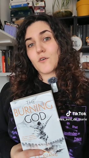 j'ai terminé la trilogie de La Guerre du pavot (The Poppy War) de R. F. Kuang avec le tome 3 : The Burning God ! (et je vous donne mon avis 😁) #booktok #rfkuang #thepoppywar #laguerredupavot #recommandation
