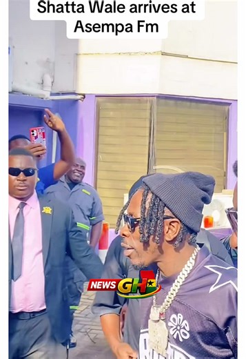@Shatta wale arrives at Asempa FM