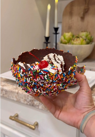 DIY Chocolate Bowls for Ice Cream - Edible & Easy!