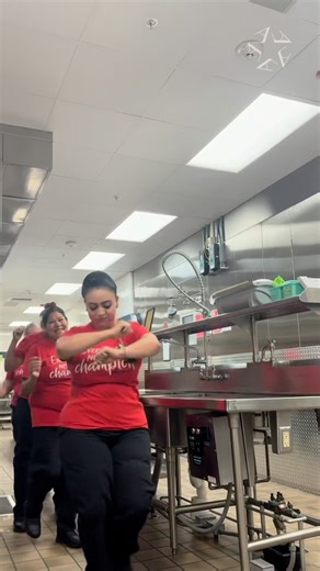 Serving up smiles and dance moves this School Lunch Week! 💃 Big thanks to our amazing cafeteria teams for keeping lunch fun and delicious. 💙 #SchoolLunchWeek #ArlingtonISD | Arlington ISD