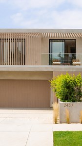 Inside a stunning brand-new residence just moments from Venice Beach. Designed by @studioroi_la , this architectural home blends refined sophistication with effortless California living. Step through the lush, gated front yard into a striking double-height foyer that sets the tone for the rest of the home. With 5 bedrooms and 6 bathrooms, the home features spacious formal living and dining areas that flow seamlessly into a private backyard oasis, complete with a sparkling pool, spa, and mature t