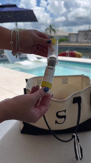 Make a splash and earn cash back on all of your summer bag essentials ☀️ #whatsinmybag #poolparty #poolbag #summervibes #summerbag #totebag