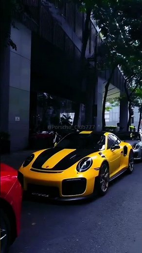 Porsche 928 Classic: Balanced Speed