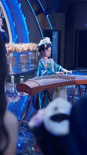 "Mira el video completo👉https://short.inbeidou.ai/link/flickreels/serial/2sNHV1Qp/12 🔗Haz clic en el enlace para descargar la APP, busca el título “Princesita antigua: Aventuras en el Futuro” para ver el cortometraje completo 📺Resumen: ""🔥🔥🔥La princesa Rosa Ríos, heredera del Imperio Fénix, en su Fiesta de Quinceañera, despertó en el cuerpo de una niña de ocho años en el mundo moderno. La verdadera hija de la familia, abandonada y maltratada, había muerto de hambre, mientras la impostora g